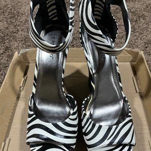 Bamboo - Rudolf, Wedge, Zebra Print Size 8